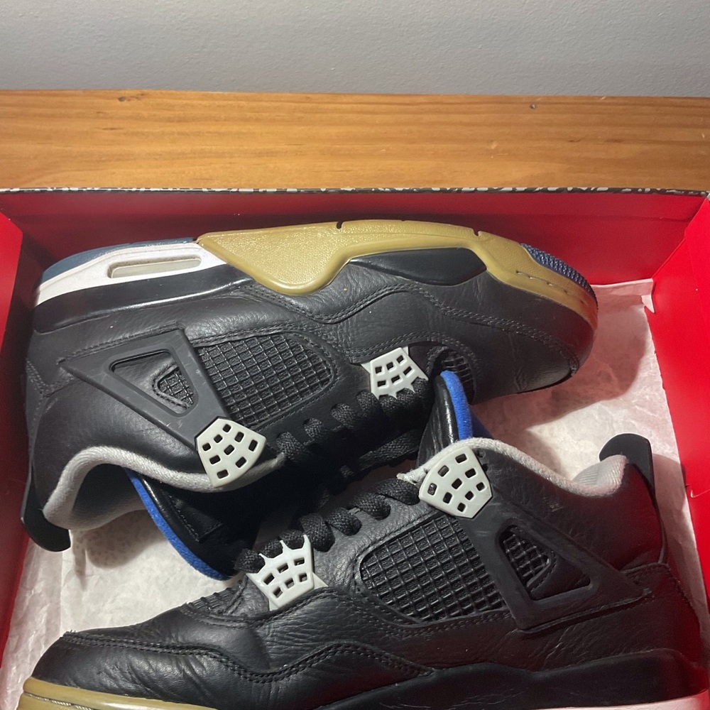 Jordan retro 4 size 9M